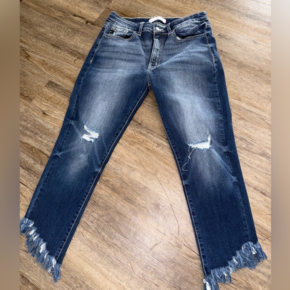 Kancan • Estilo Cropped Fray Hem Jeans - Picture 2 of 8
